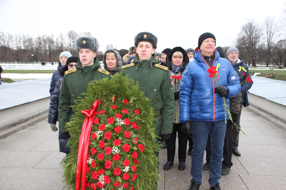 В память о тех, кто приближал Ленинградскую блокаду