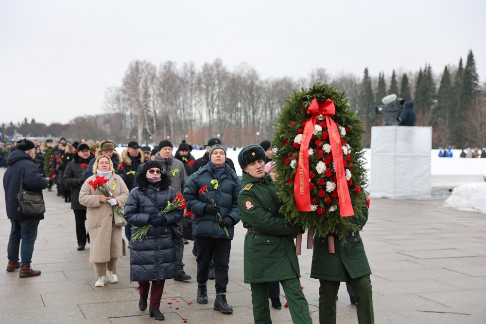 В память о героях блокады, в честь 80-летия Ленинградской победы